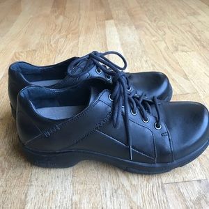 Dansko Solid Black Leather lace Up Oxfords Size8.5